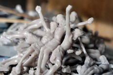 The acrylic molds are being dried. JP/Magnus Koeshendratmo