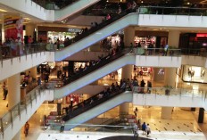 Jakartans enjoy family time at malls on election day