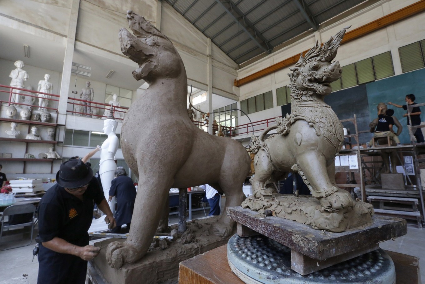 Artisans making preparations for Thai king's funeral