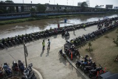 Dwellings under Kalijodo toll&nbsp;road demolished