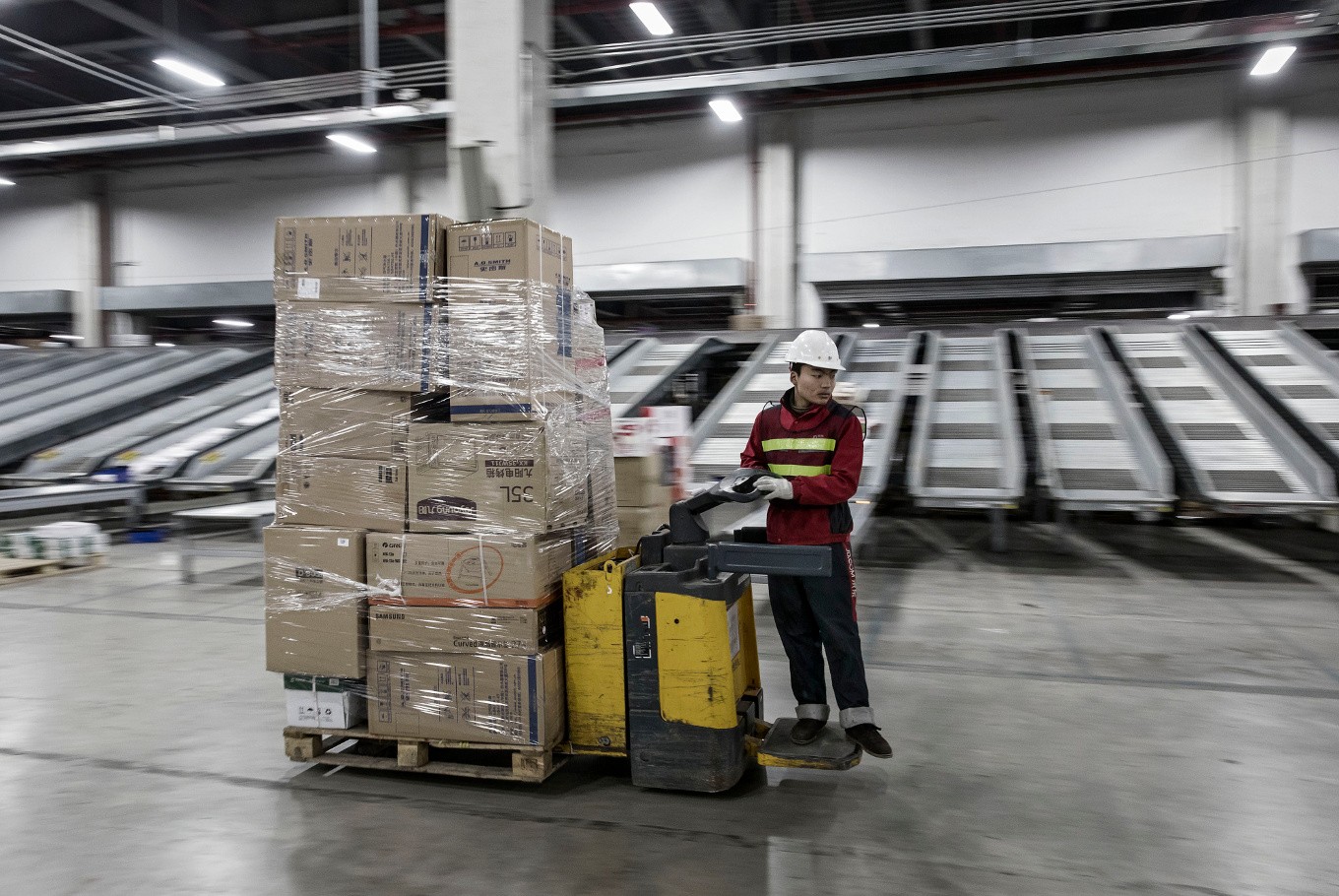 Poor logistics hold back Indonesian e-commerce from 'quantum' leap