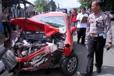 Five cars involved in multiple collision on toll road in East Jakarta