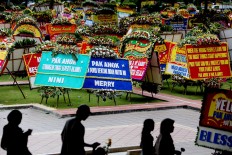 Flowers for Ahok moved to Monas as number reaches more than 2,000