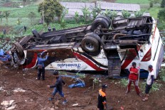Bus accident kills 8 people in West Java