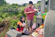 Celebrating Ceng Beng festival