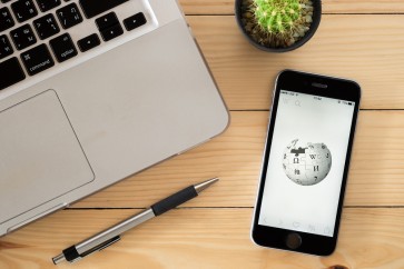 Wikipedia adds page previews for desktop users