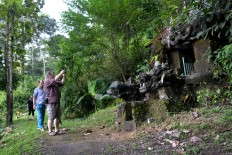 French tourists explore spiritualism on Java 