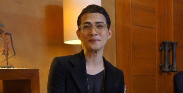 Designer Oscar Lawalata seeks to support batik artisans