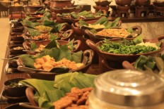 The Harmony Restaurant, an establishment in Hotel Santika Premiere Slipi held the Indonesian culinary event “Selera Nusantara” on April 28, celebrating the rich variety of Indonesian traditional dishes.