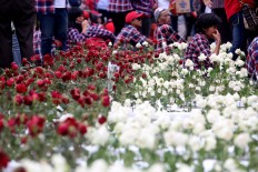 Ahok calls on supporters to leave Brimob headquarters