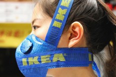 Social media users turn Ikea’s Frakta bag into fashion items