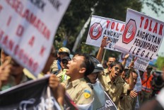 Ministry to issue revised 'online taxi' regulation in December