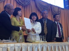 Teary Veronica reads Ahok letter on reasons for appeal withdrawal