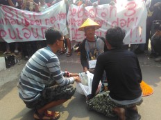 Pari Island residents want Anies to fulfill promise