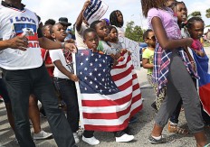 US court maintains block on Trump travel ban