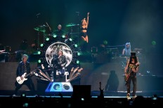 Guns N' Roses keep reunion going for another round