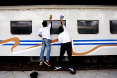 Tens of thousands of Jakartans start homebound exodus