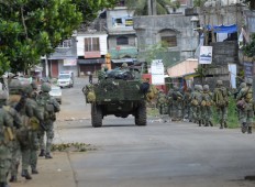 2,000 trapped as fighting rages in Philippine city: Govt