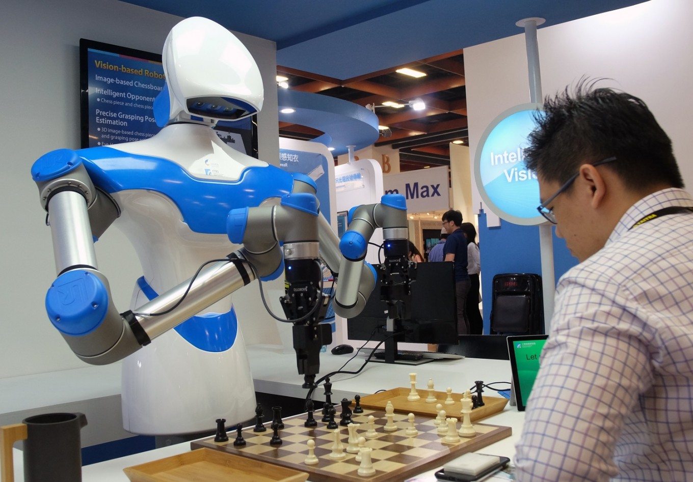 Chess-playing robot star of Taiwan tech fair - Science & Tech - The Jakarta  Post