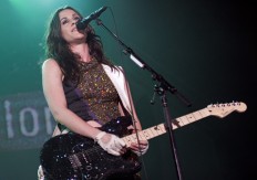 Alanis Morissette's 'Jagged Little Pill' becomes musical 