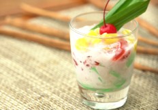 Hotel Santika Premiere Slipi Jakarta is offering the coveted iced  selendang mayang for the hotel's iftar menu this year, specially prepared by assistant executive chef Singgih.