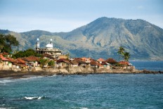 Wonderful Sail 2 Indonesia 2017 participants arrive in Ende