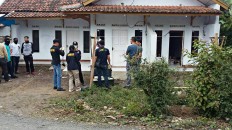 Police search house suspected as location for Kampung Melayu bomb assembly