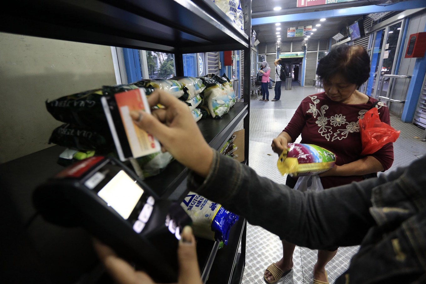 A Transjakarta passenger buys a food package at the Bendungan Hilir stop in South Jakarta on May 26.  