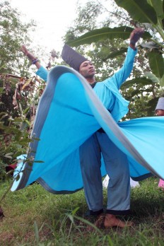 Sufi dance takes over central Java boarding school