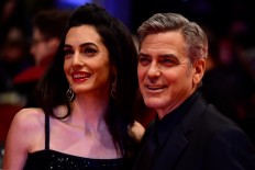 Clooney to sue Voici over images of twins