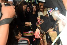 Colleagues, fans say goodbye to Julia Perez