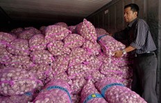 Minister threatens to blacklist ‘manipulative’ garlic importers