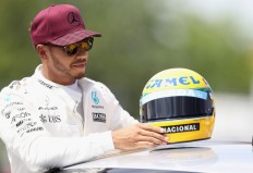 Hamilton takes Canadian pole, given Senna helmet 