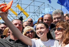 Ukrainians cheer on first day of visa-free EU travel