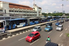 Pedestrian dies after being hit by Transjakarta bus