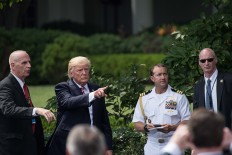 US appeals court upholds block on Trump travel ban