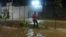 Inmates escape after flood damages Jambi penitentiary wall