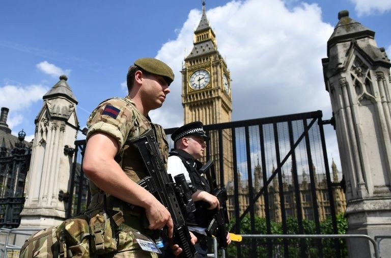 Man 'with knife' arrested outside UK parliament