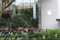 Apple Store Singapore turns into wedding photo location 