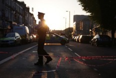One dead as van rams pedestrians near London mosque