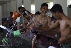 Santri (students) of Lirboyo Islamic boarding school bathe before studying. JP/Sigit Pamungkas