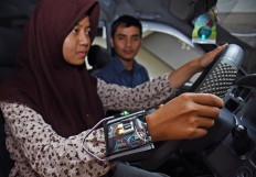 Malang students invent device that pinches butt of drowsy drivers