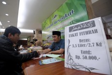 Rp 1 million alms target possible, but don’t write it in official letters, Anies says