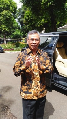 Incoming OJK boss visits minister before taking office