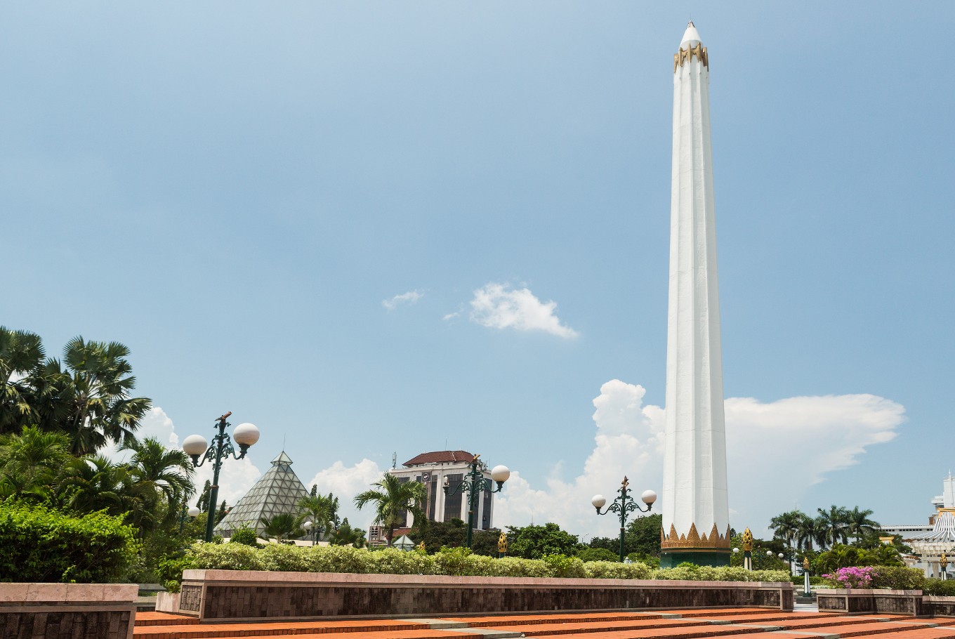 Known as the symbol of the capital city, the Heroes Monument is dedicated to soldiers who passed away during the Battle of Surabaya on November 10, 1945. The East Java capital was named the best tourism city at the 2018 Yokatta Wonderful Indonesia Tourism Awards. (Shutterstock/File)