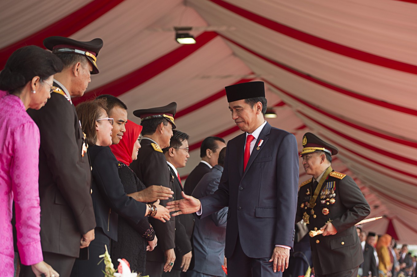 Jokowi orders police to gun down foreign drug traffickers