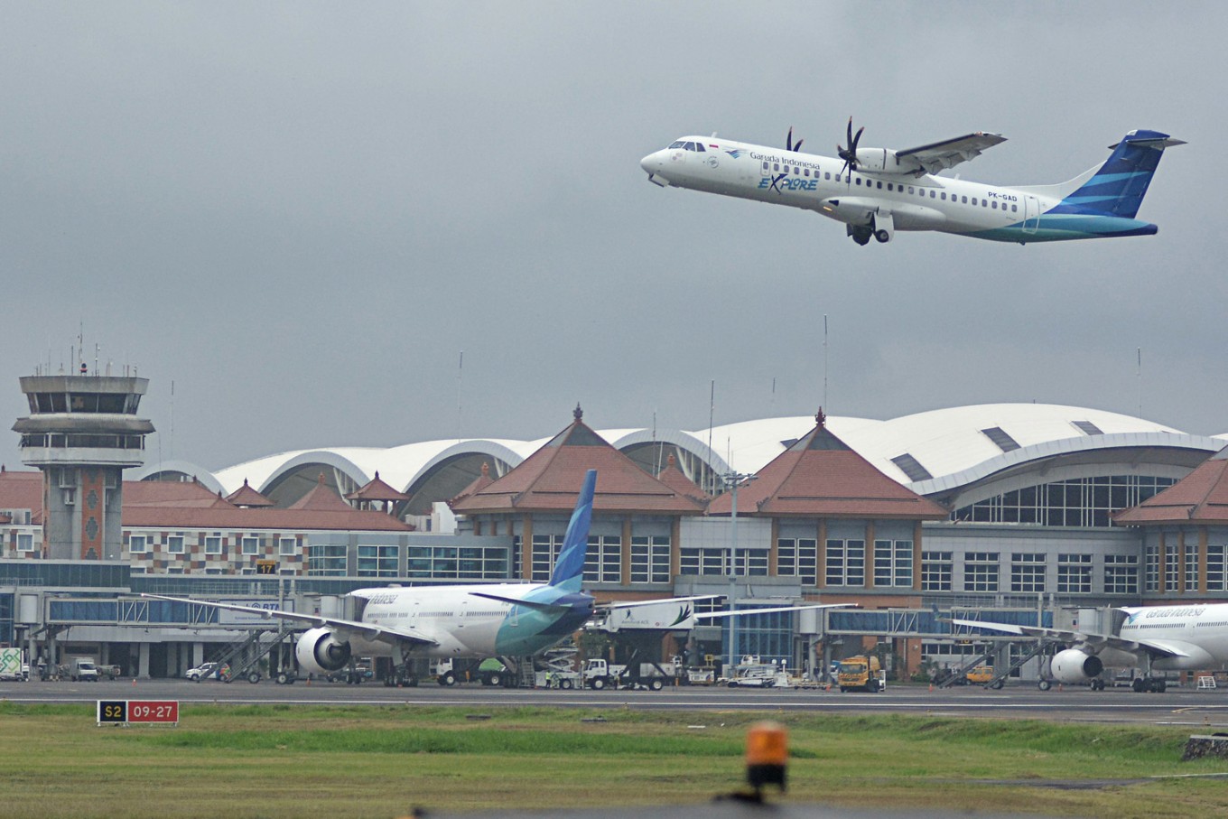 garuda indonesia hand luggage