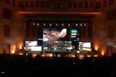 A presentation using a stone grinder at the Madrid Fusion 2017.