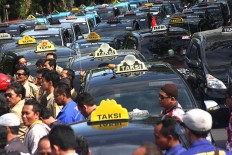 Cab drivers rally to protest ride-hailing apps in Surakarta