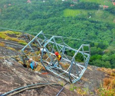 What you need to know about the Purwakarta hanging hotel